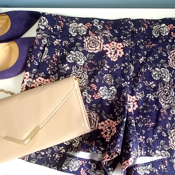 Loft Shorts like new condition - Picture 6 of 6